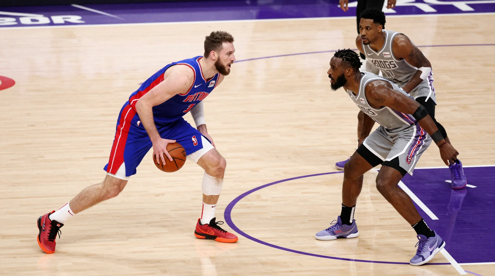 NBA game scene showing Pistons vs Kings matchup