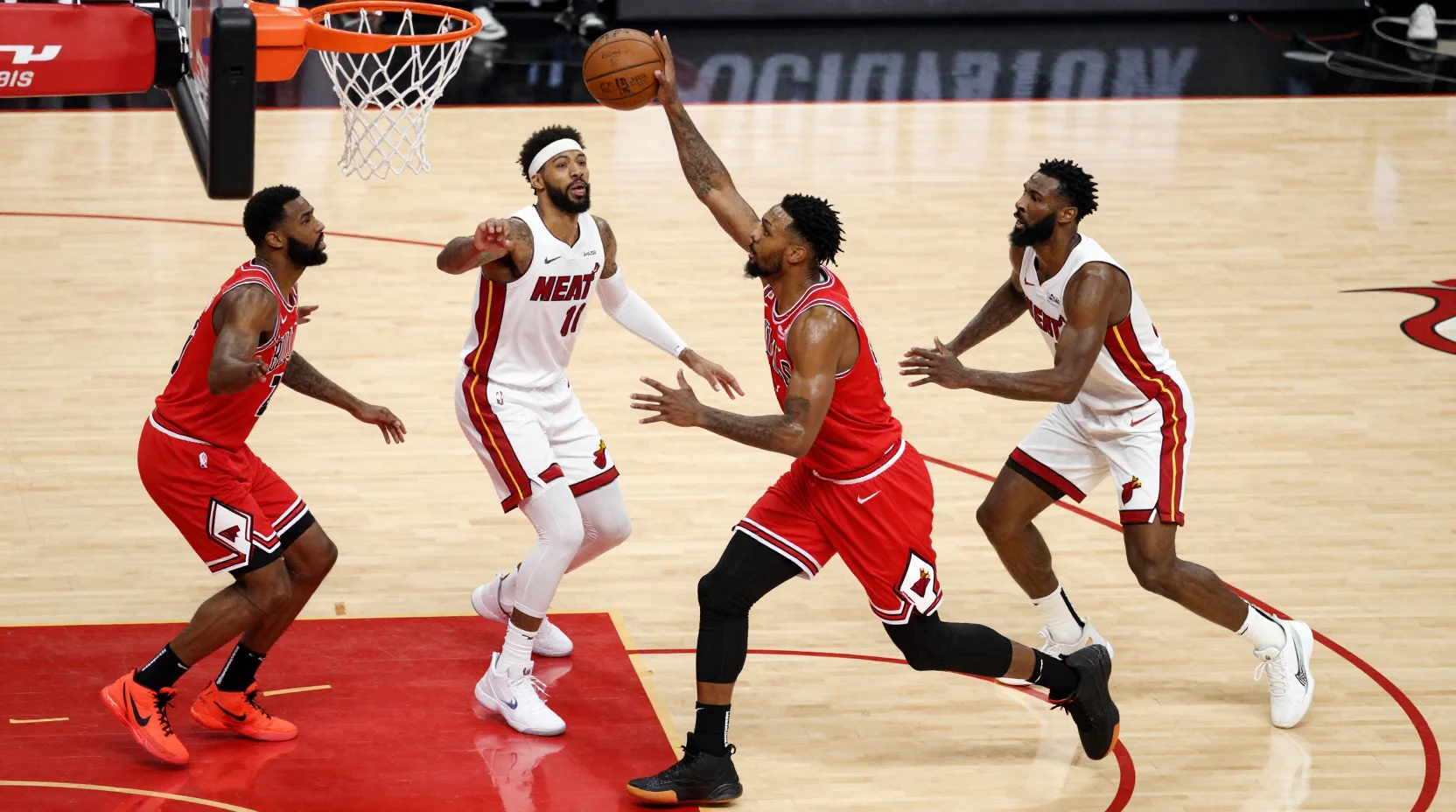 NBA game scene with Bulls attacking and Heat defending